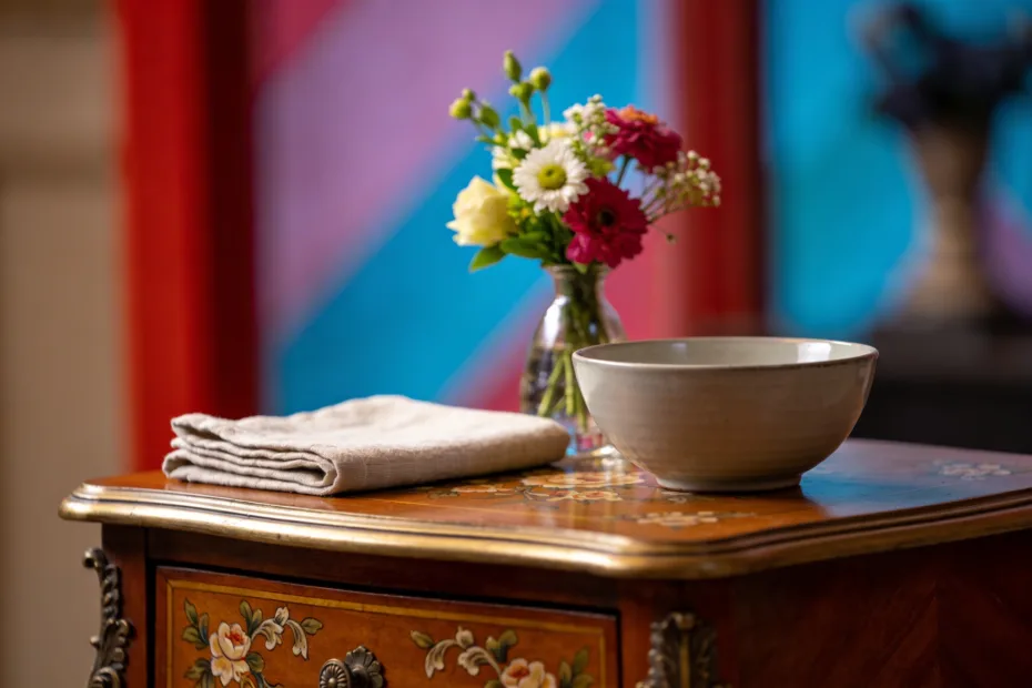 8 Decor Tricks That Make Cheap Furniture Look High-End—Without Touching Your Savings